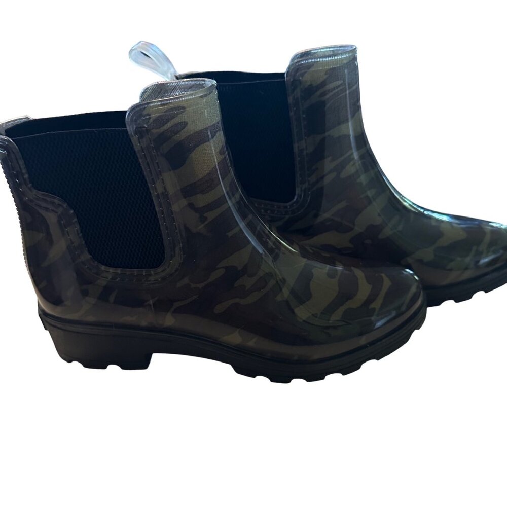 Ocean & Coast green and black camo rain boots size  9